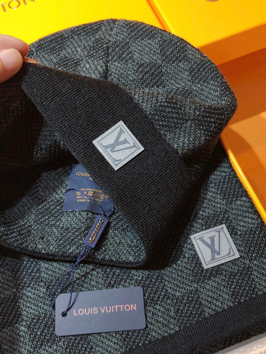 Louis Vuitton Knit Scarf - 922095075 - Photo 8