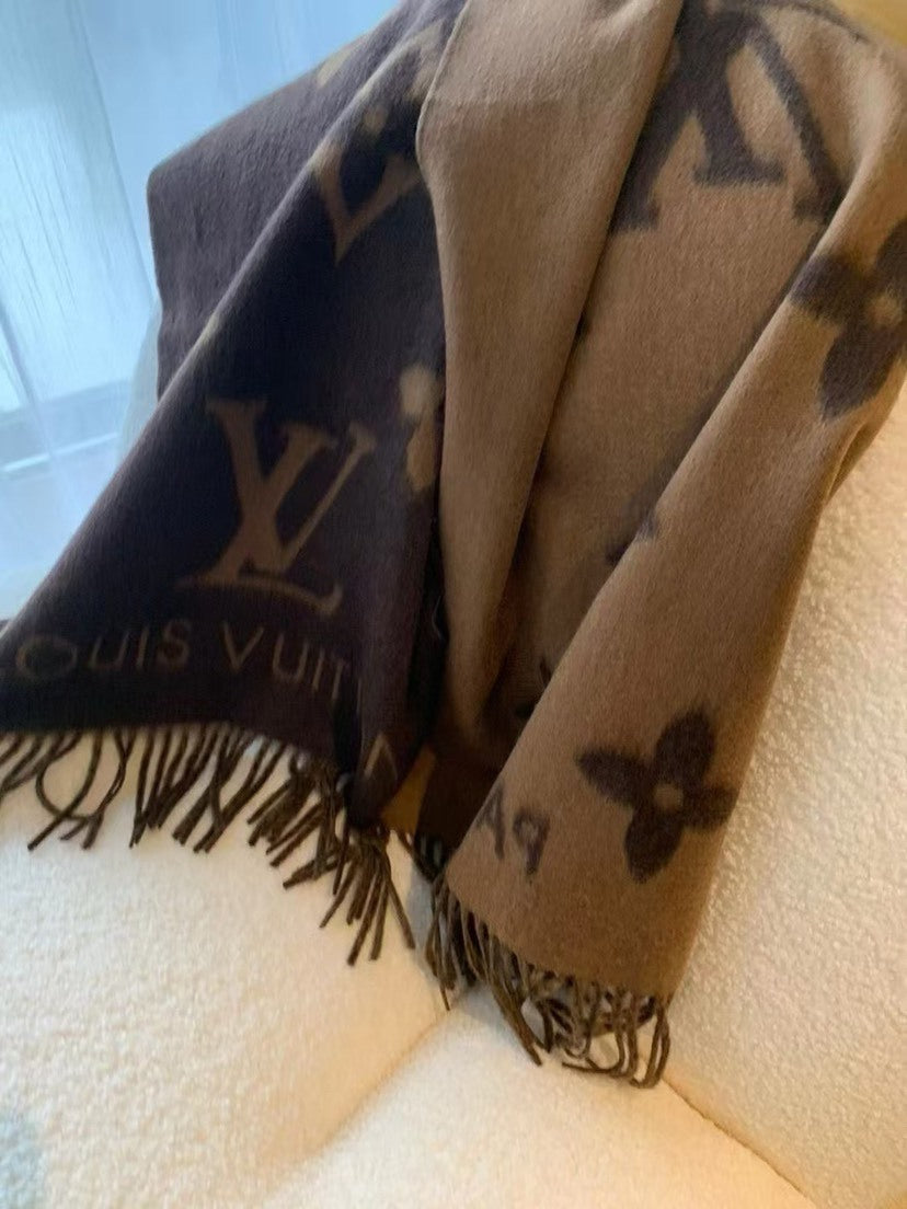 Louis Vuitton Scarf - 945247350 - Photo 8