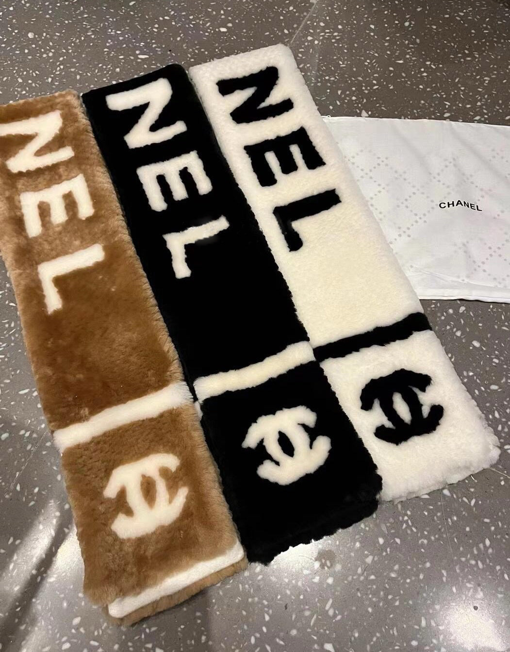 Chanel Logo Detail Scarf - 962272359 - Photo 9