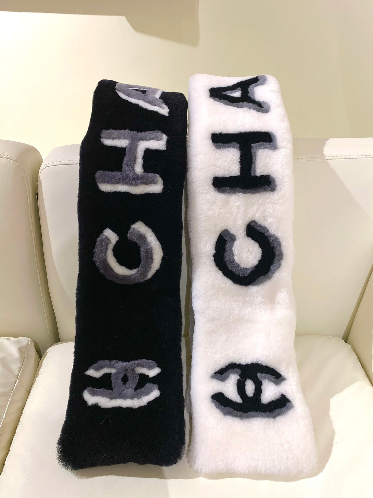 Chanel Gradient Logo Detail Scarf - 962272425 - Photo 9