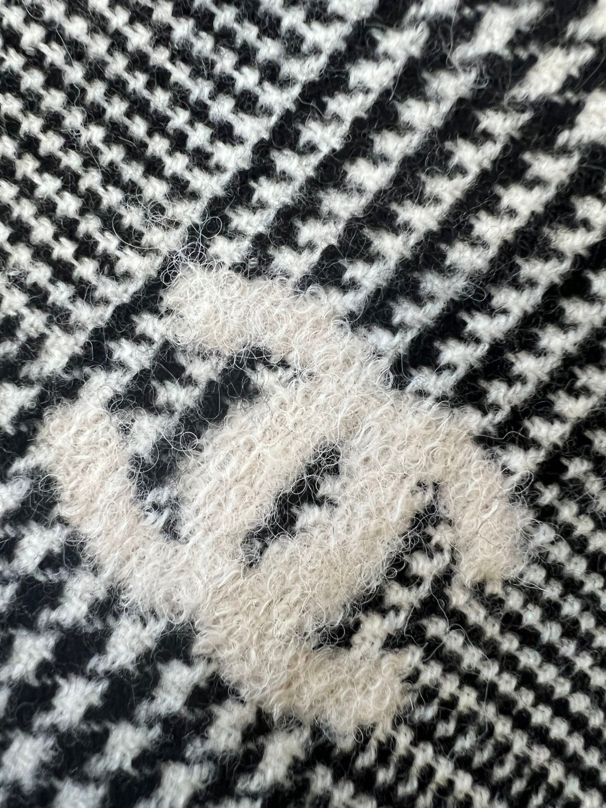 Chanel Logo Detail Scarf - 979032964 - Photo 9