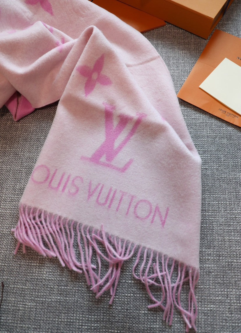 Louis Vuitton Scarf - 944942231 - Photo 9
