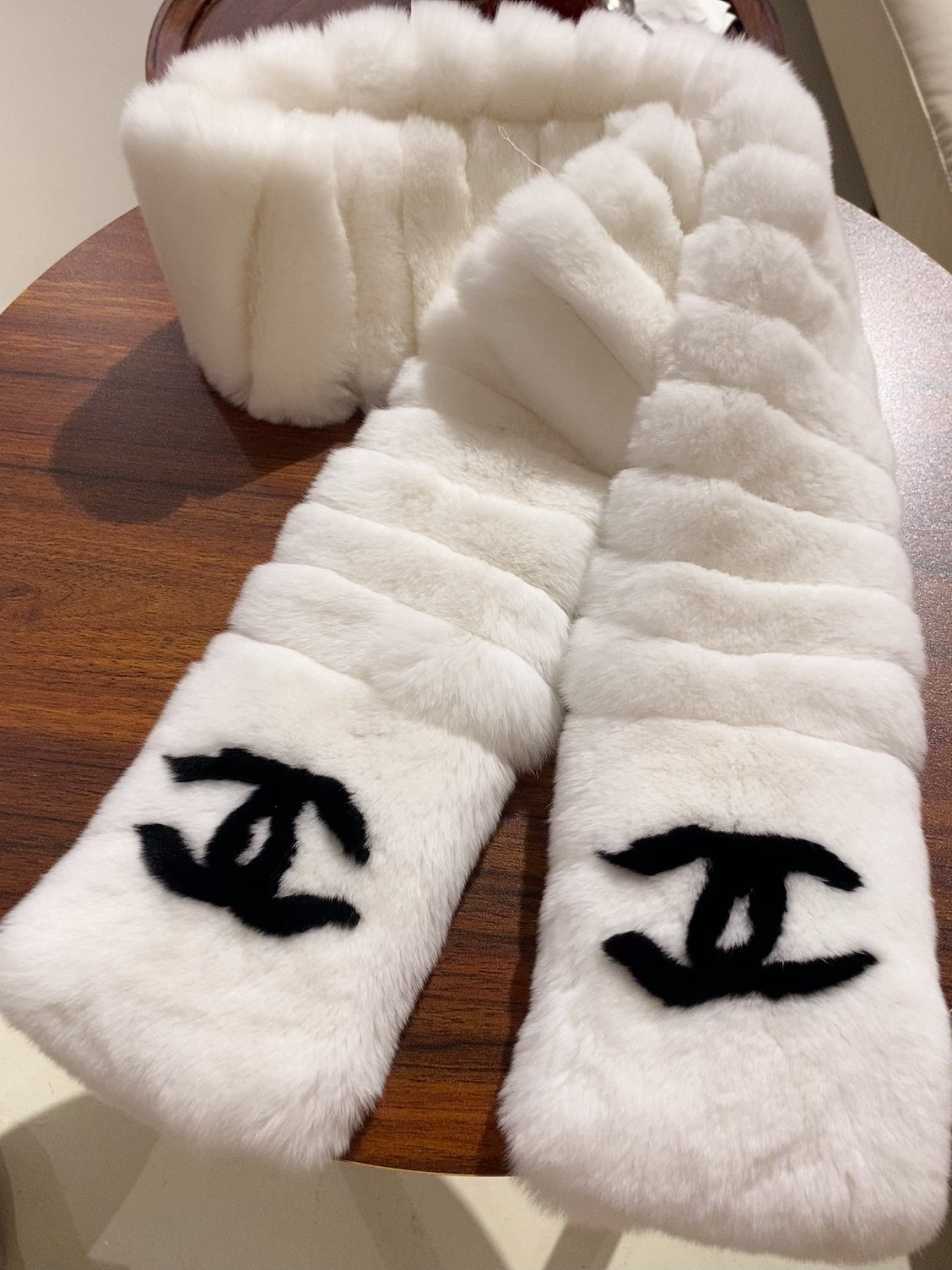 Chanel Logo Detail Scarf - 962272215 - Photo 9