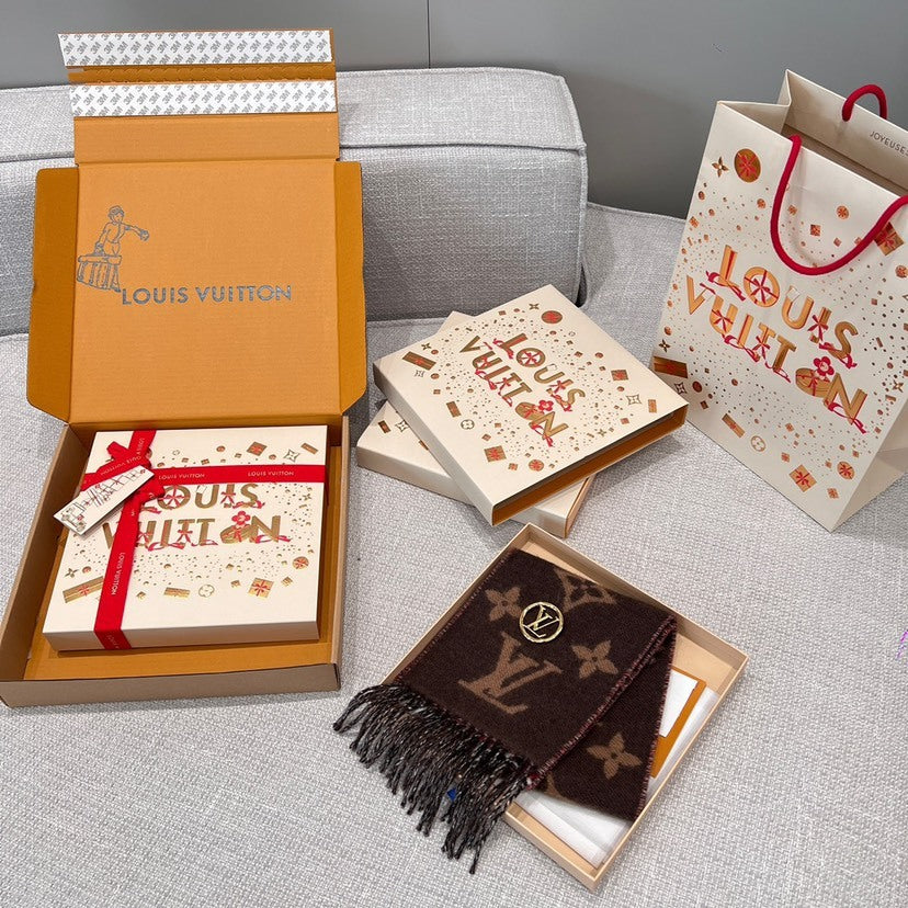 Louis Vuitton Scarf - 947000653 - Photo 9