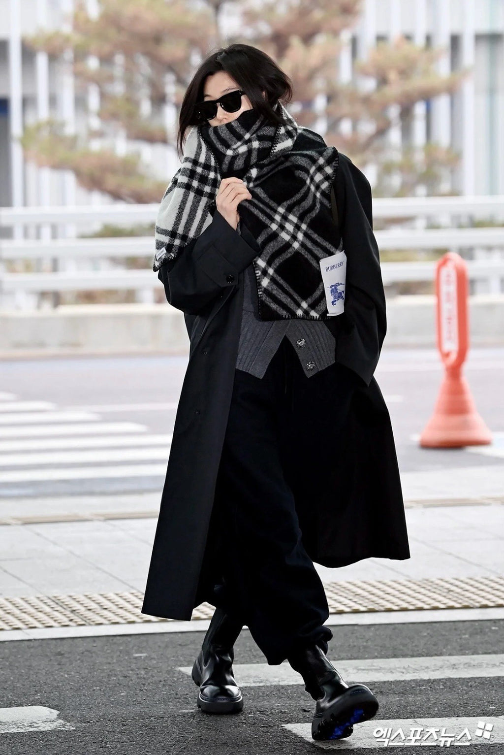 Burberry Check Pattern Scarf - 1245382381 - Photo 9