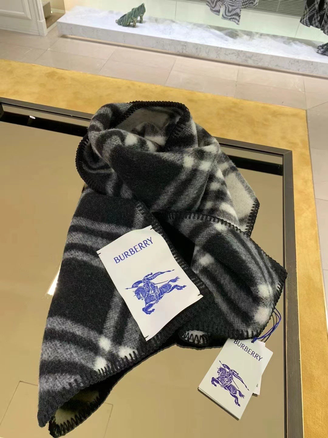 Burberry Scarf - 952126600 - Photo 9